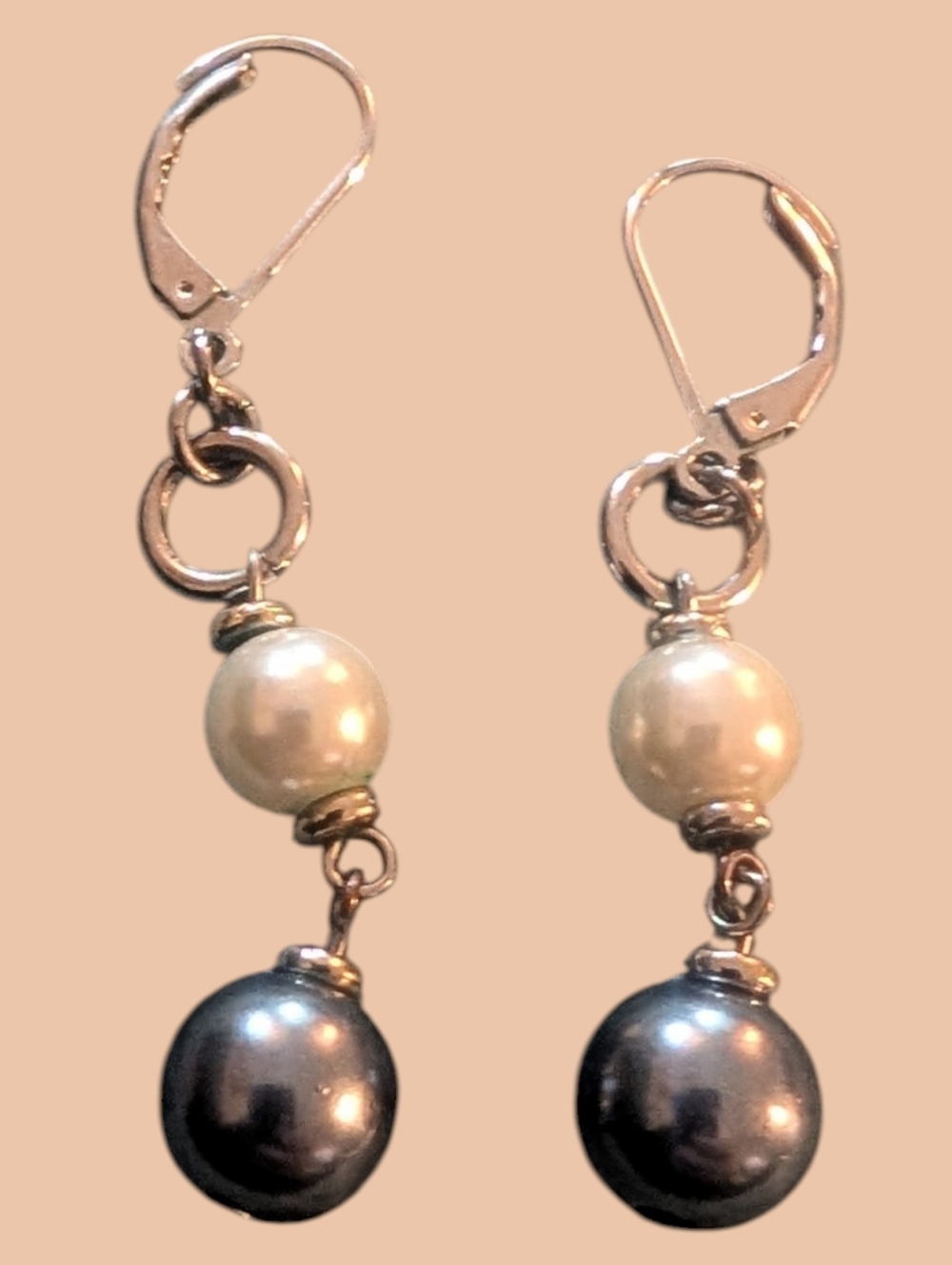 EUC Premier Designs Pearl Drop Dangle Earrings in White and Gray